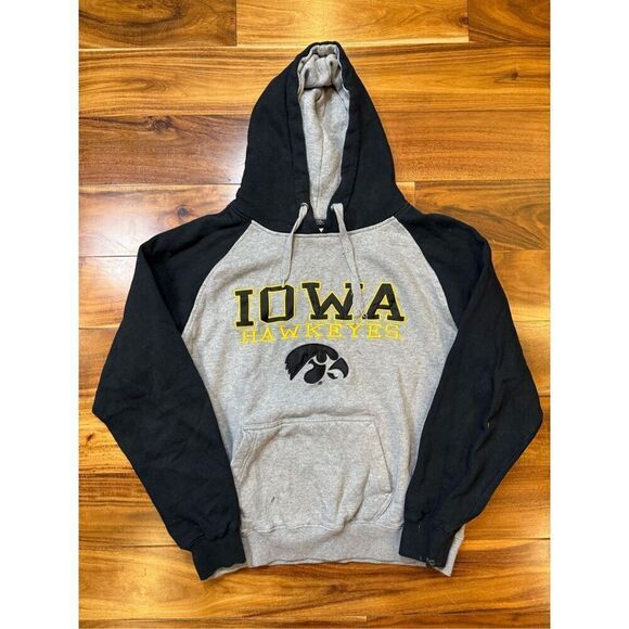 Size M - Y2K embroidered Colosseum,‎ Iowa Hawkeyes sweatshirt hoodie￼￼ - Picture 1 of 4